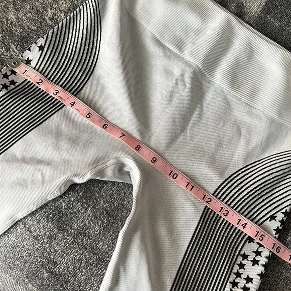 FABLETICS TIGHTS YOGA PANTS STARS & STRIPES BLACK & LIGHT GREY - Picture 12 of 15